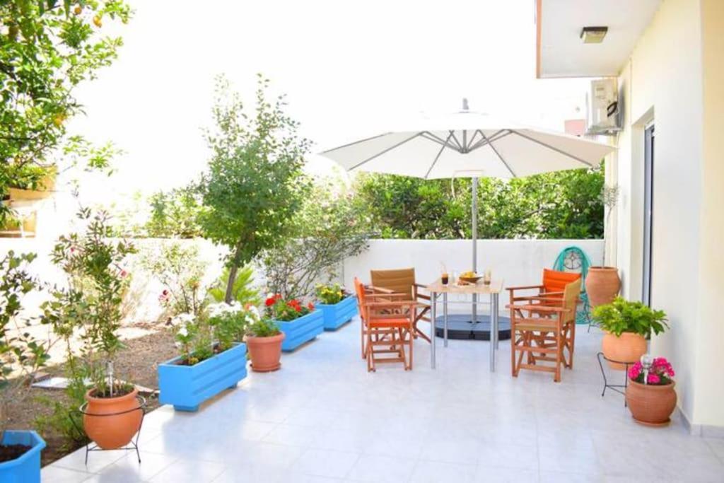 Marble Cool 2-Bedroom Down Town Yard House Кісамос Екстер'єр фото